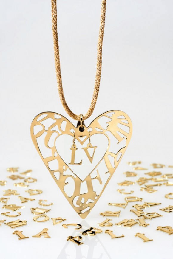 InLove by Moonlight, il ciondolo a forma di cuore personalizzabile con le iniziali: per dire "ti amo" in modo romantico ed originale. - Le Shopping News Il Magazine per gli Appassionati di Moda e Tendenze