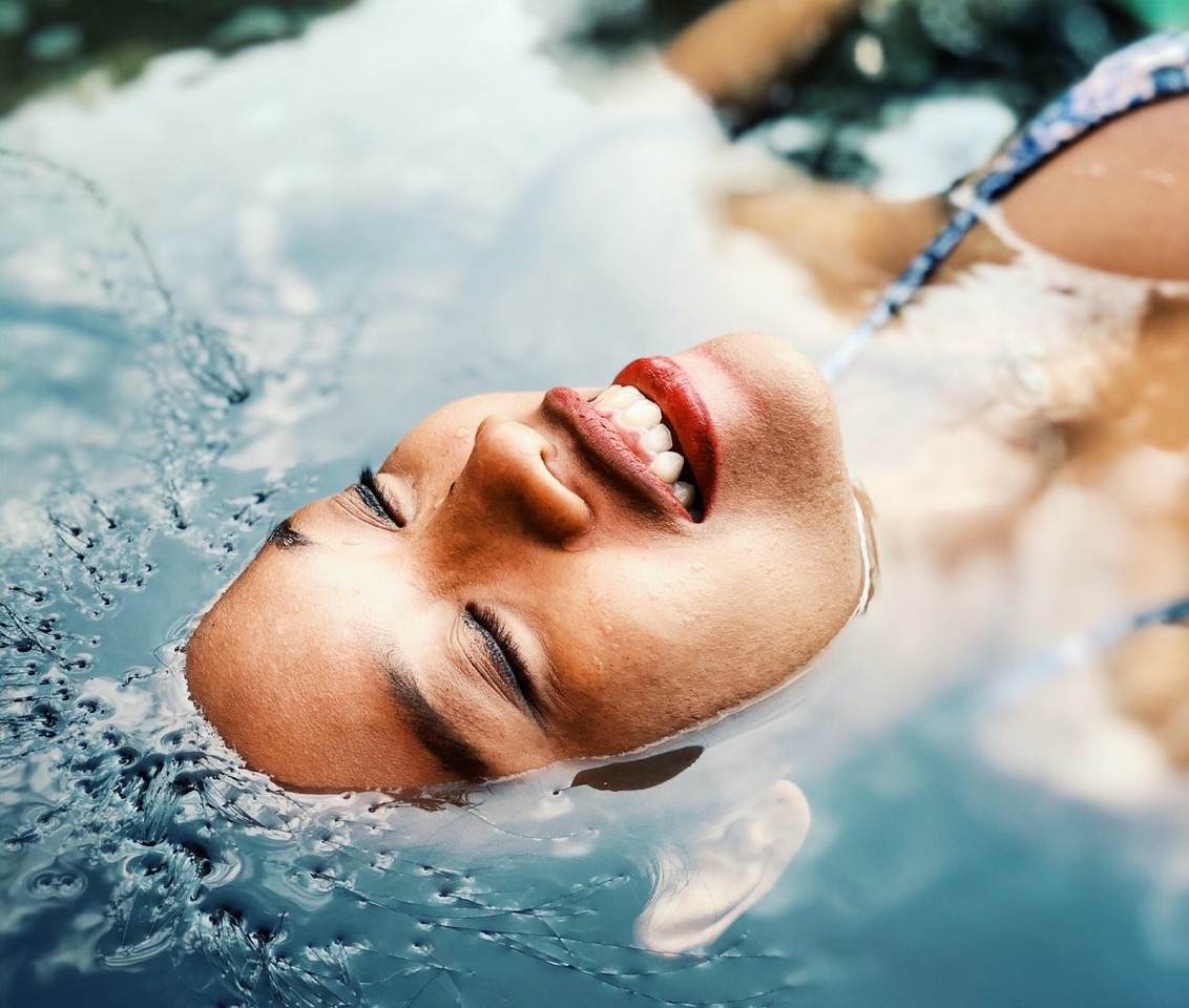 Acqua frizzante e zafferano per la cura della pelle inverno