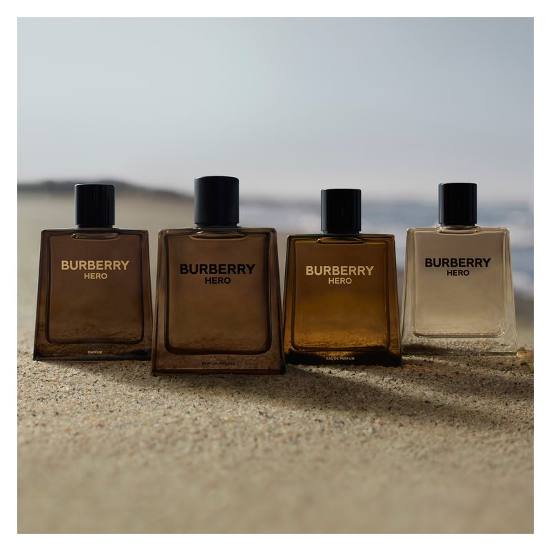 Burberry Hero Parfum Intense: la fragranza maschile audace con Adam Driver - Le Shopping News Il Magazine per gli Appassionati di Moda e Tendenze